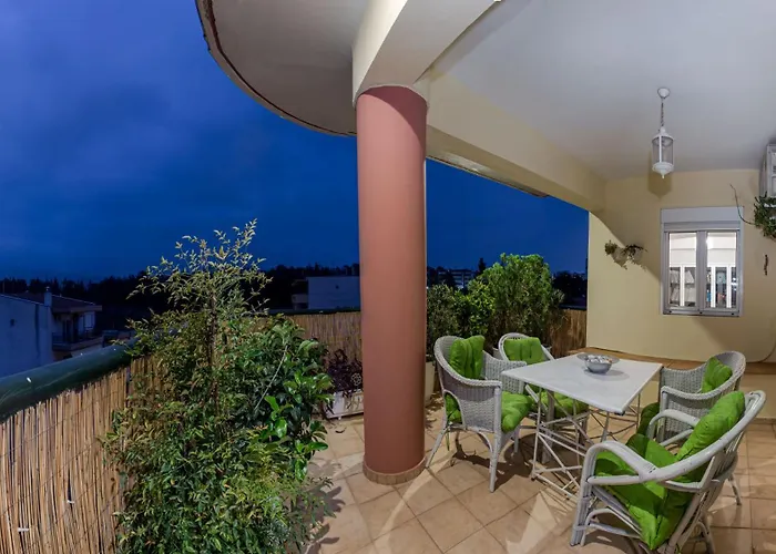 Appartement Celestial Garden-thessaloniki's Modern, Eclectic Penthouse-ideal For Remote Work And Longer Thessaloniki